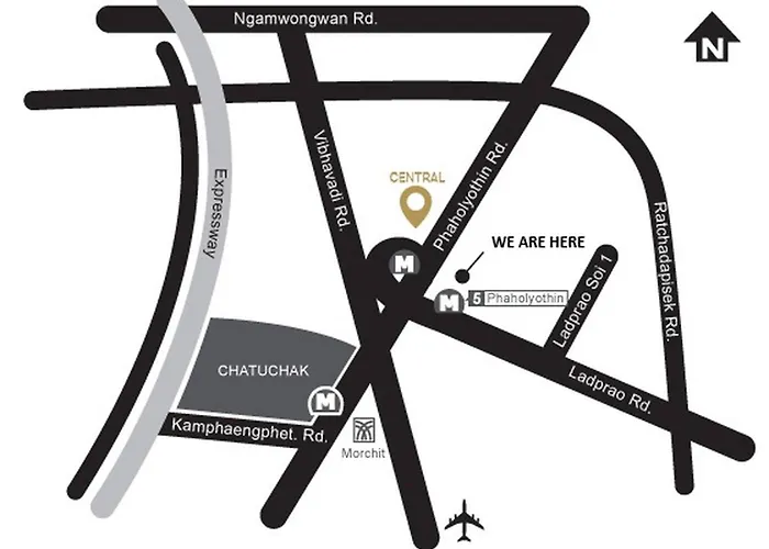 Lovely Townhome In Shopping District Near Bts&mrt * Bangkok