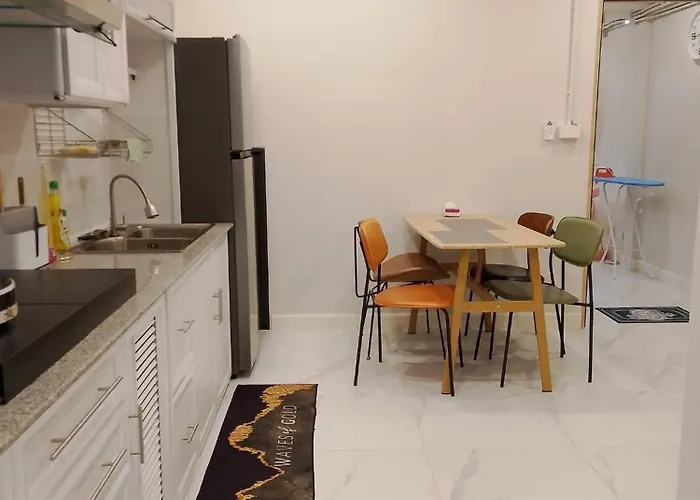 Lovely Townhome In Shopping District Near Bts&mrt * Bangkok