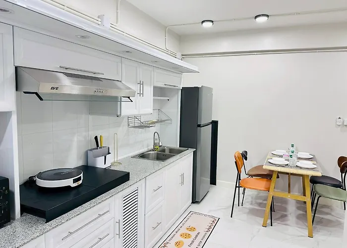 Lovely Townhome In Shopping District Near Bts&mrt *