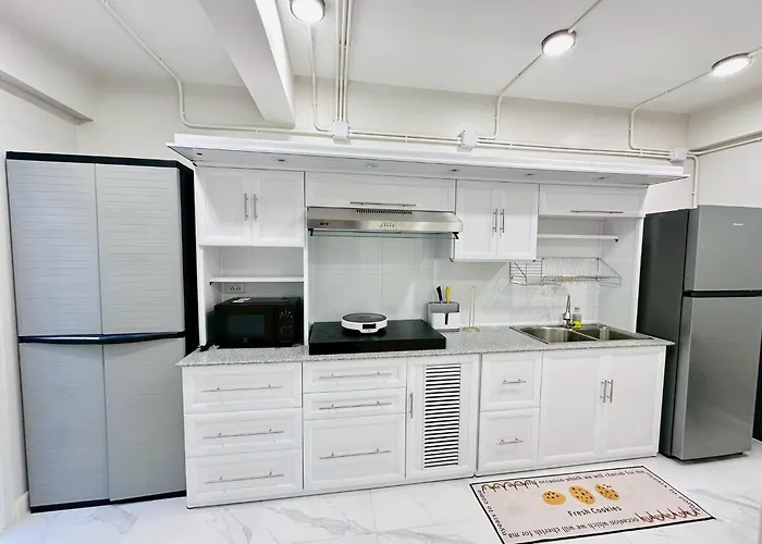 Lovely Townhome In Shopping District Near Bts&mrt Holiday home