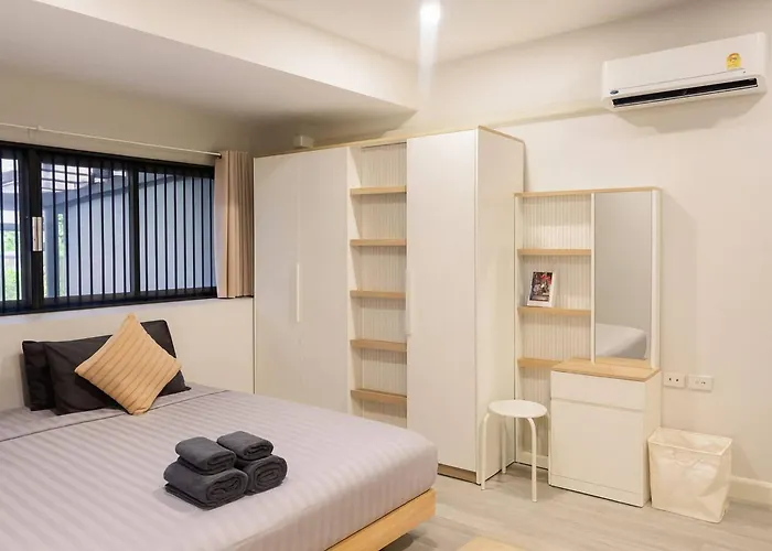 Holiday home Lovely Townhome In Shopping District Near Bts&mrt
