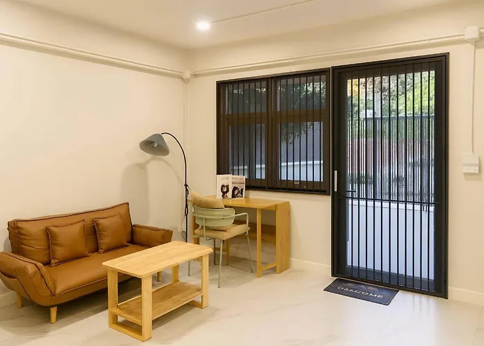 Lovely Townhome In Shopping District Near Bts&mrt